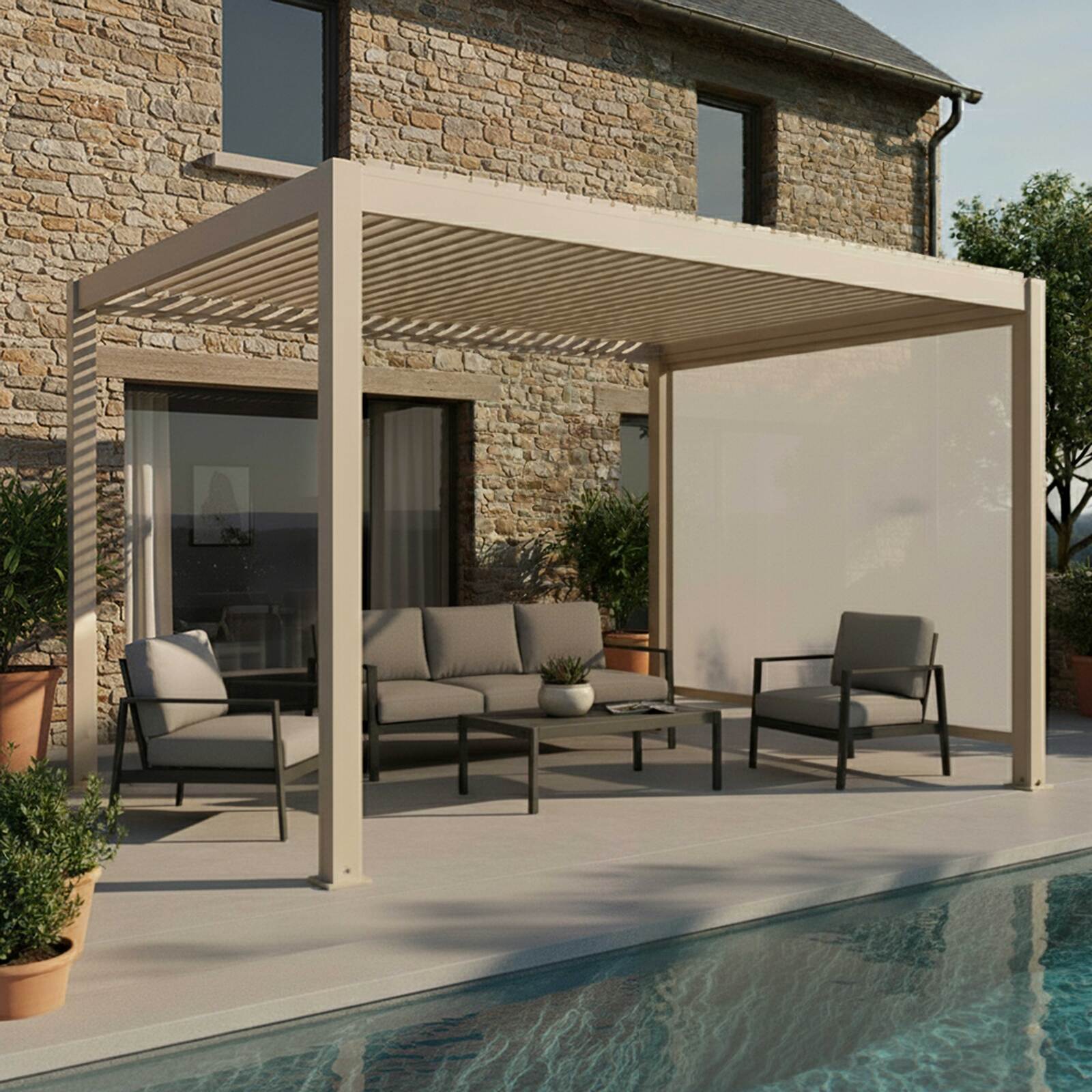 Pergola bioclimatica 4x3 m autoportante motorizzata  in alluminio crema con illuminazione a LED e con tenda