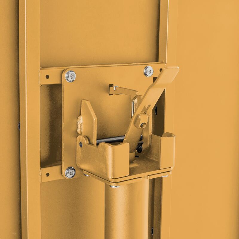 Tavolo da giardino bistrot quadrato inclinabile in metallo con piede incassato 70x70 cm e 2 sedie con braccioli (6/9)