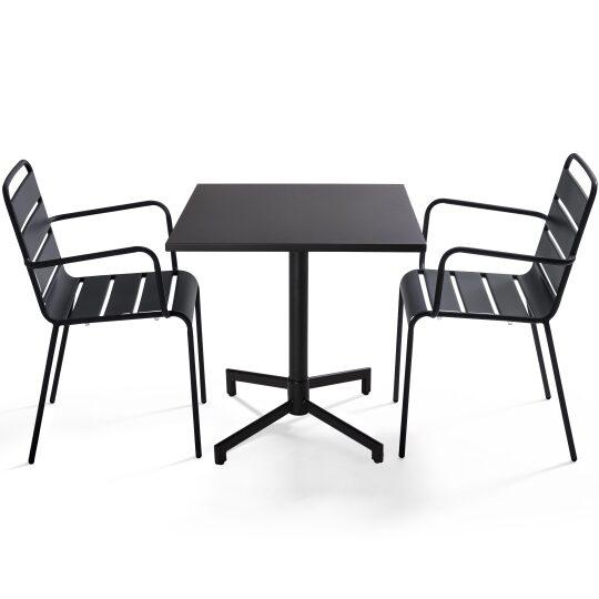 Tavolo da giardino bistrot quadrato inclinabile in metallo con piede incassato 70x70 cm e 2 sedie con braccioli