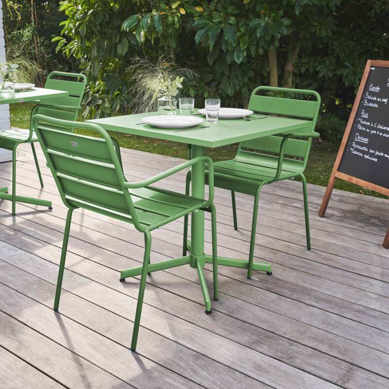 Tavolo da giardino bistrot in metallo quadrato inclinabile 70x70 cm e 2 sedie con braccioli (2/9)