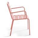 Tavolo da giardino bistrot rotonda inclinabile in metallo con piede incassato 70x70 cm e 2 sedie con braccioli