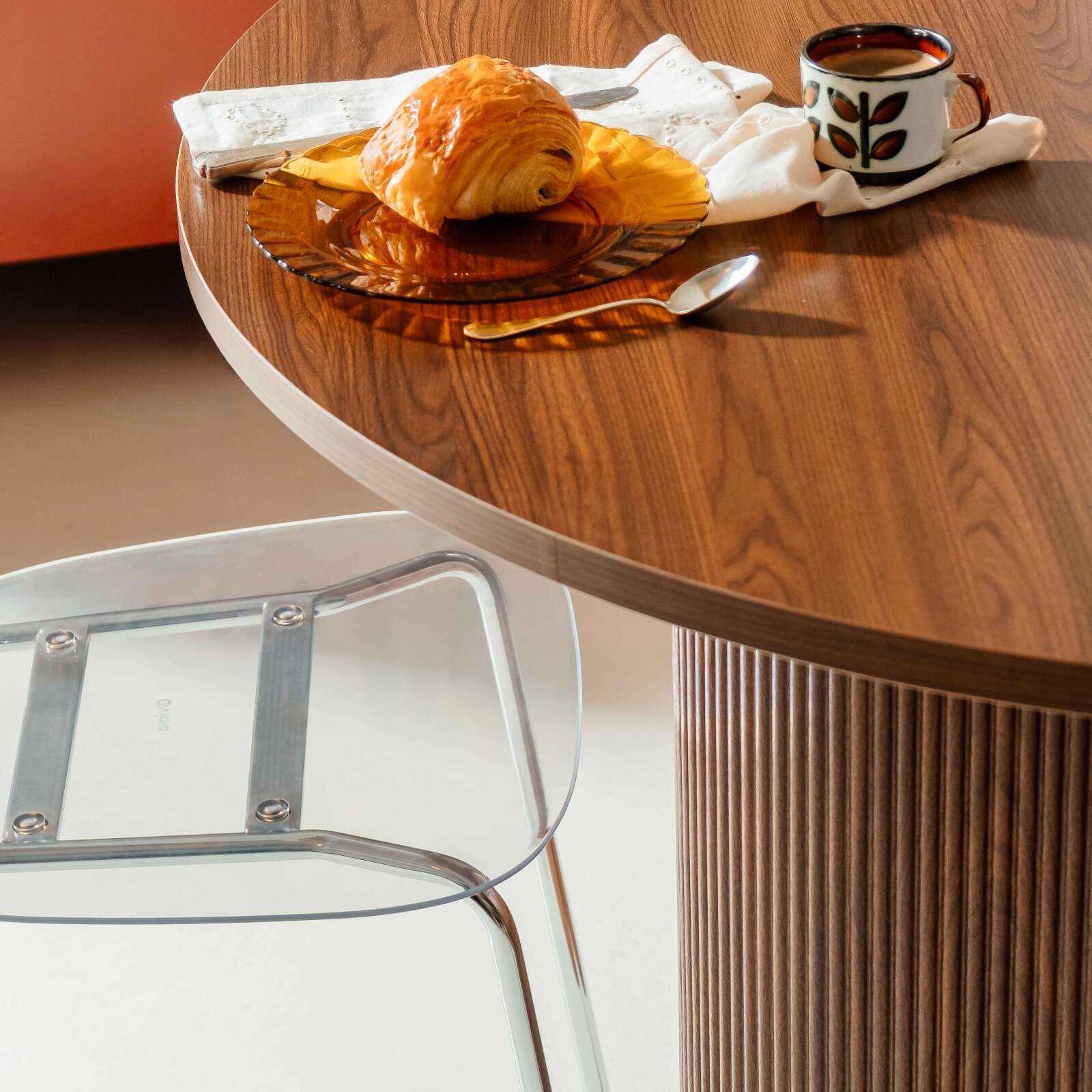 Tavolo da pranzo rotondo effetto legno per 4 persone