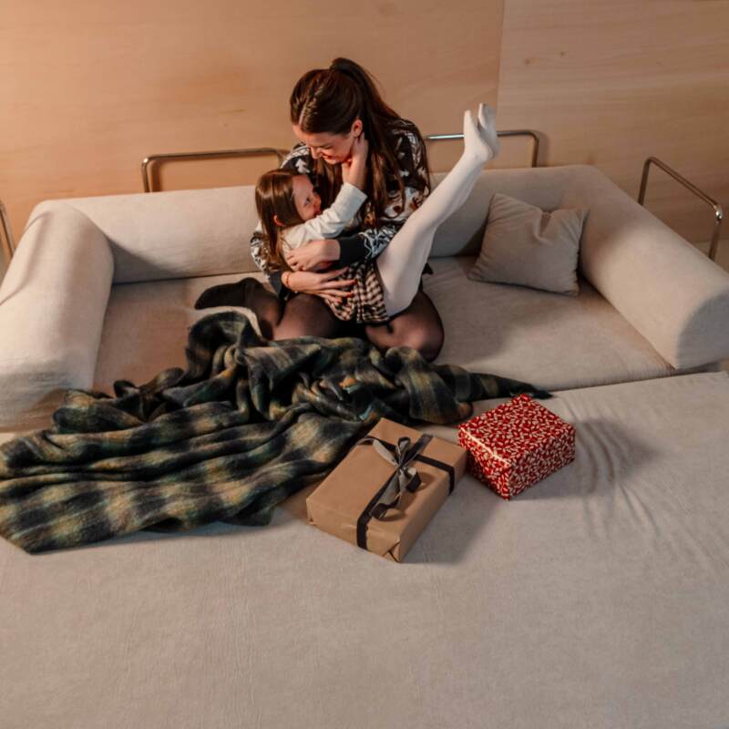 Divano letto 2 posti in tessuto con cuscini (2/8)