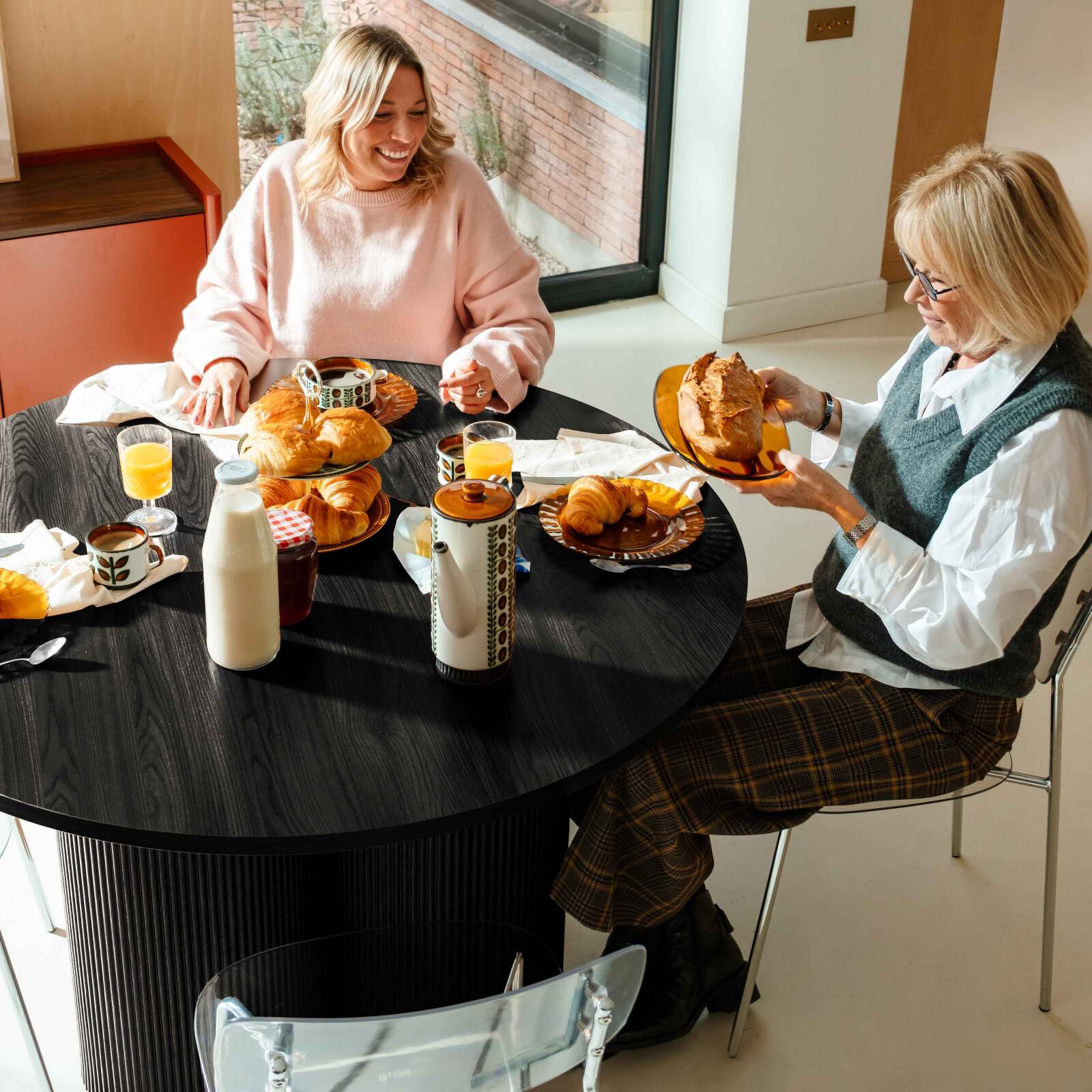 Tavolo da pranzo rotondo effetto legno per 4 persone