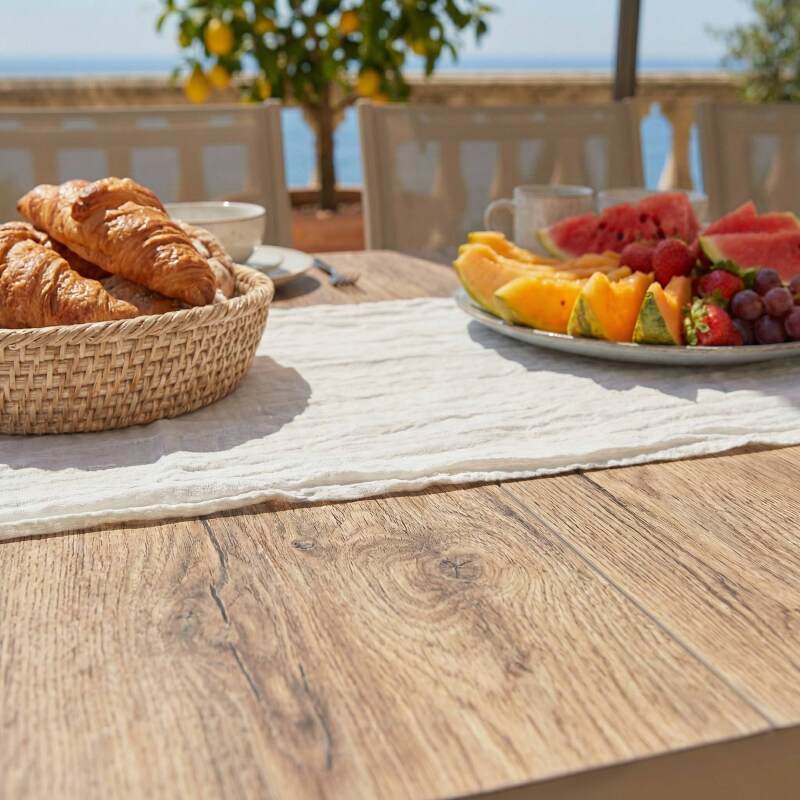 Tavolo da giardino in alluminio e ceramica effetto legno 201x100 cm e 10 sedie impilabili in textilene (3/8)