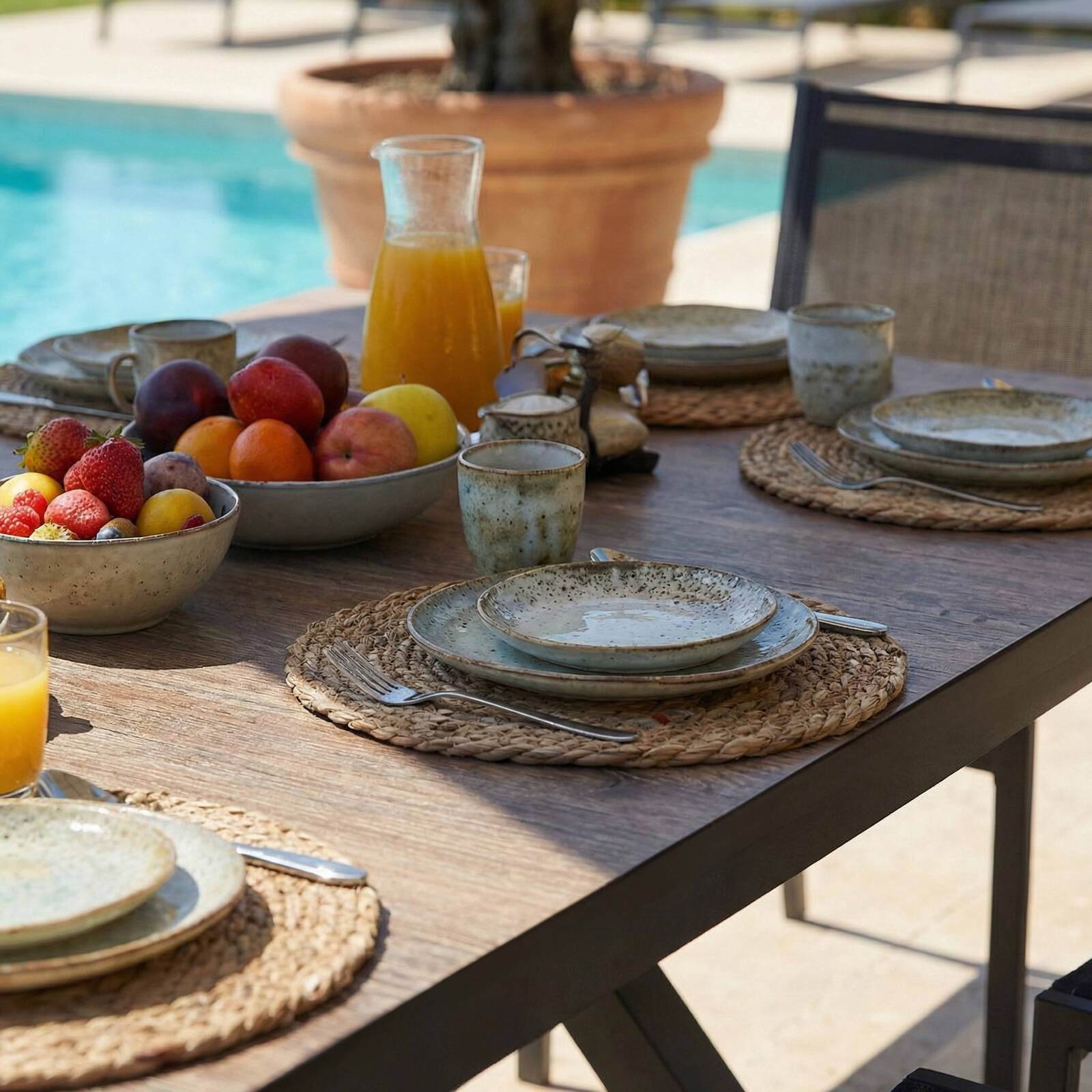 Tavolo da giardino in alluminio e ceramica effetto legno 201x100 cm e 10 sedie impilabili in textilene