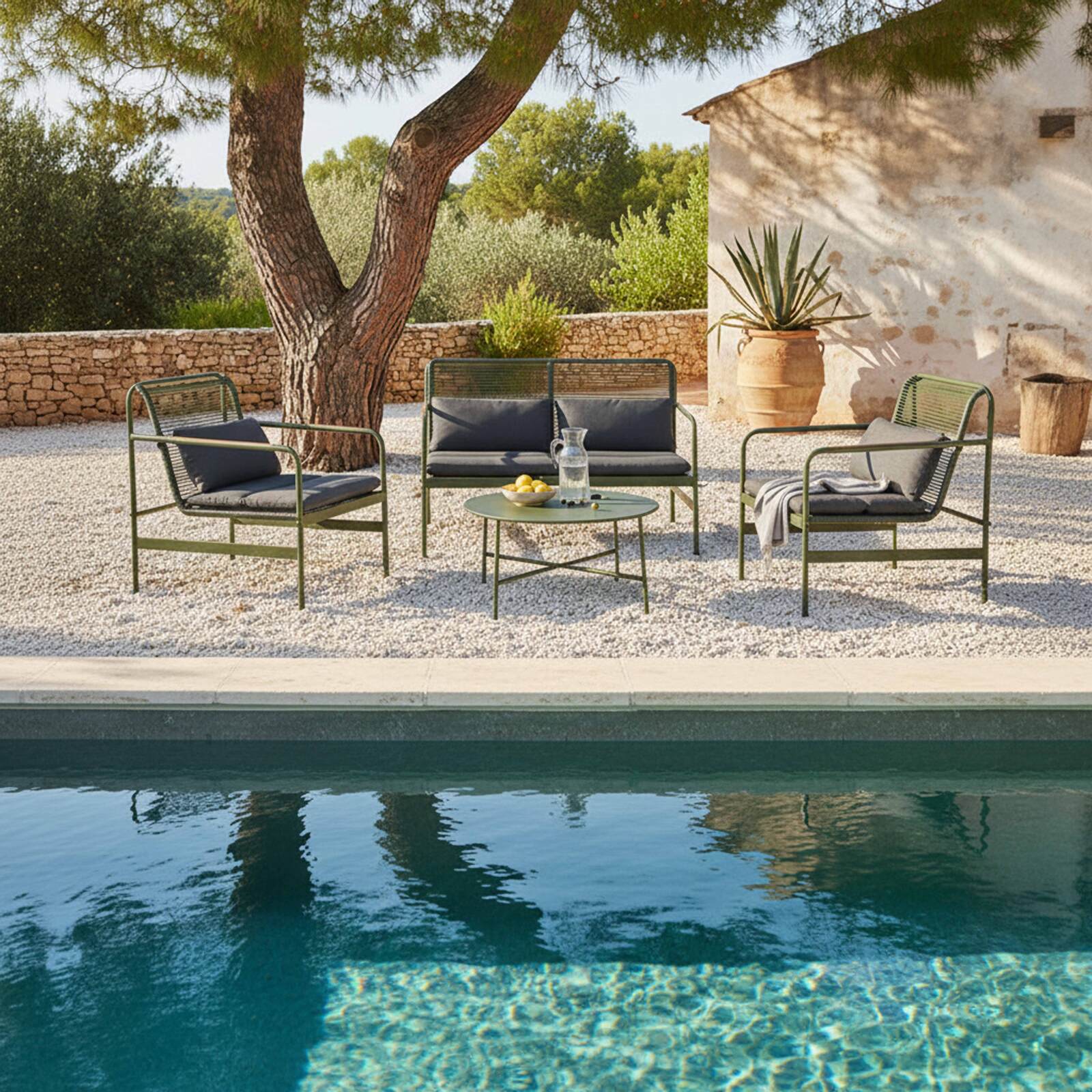 Mobile da giardino in metallo a 4 posti con 1 divano, 2 poltrone e tavolino