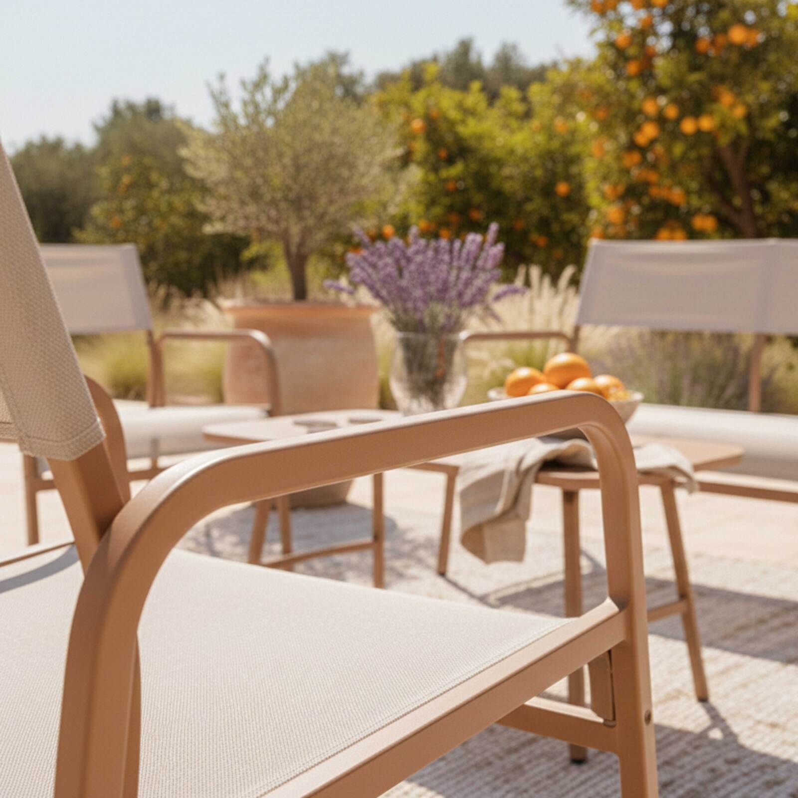 Salotto da giardino in metallo e textilene a 4 posti con 1 divano, 2 poltrone e tavolino