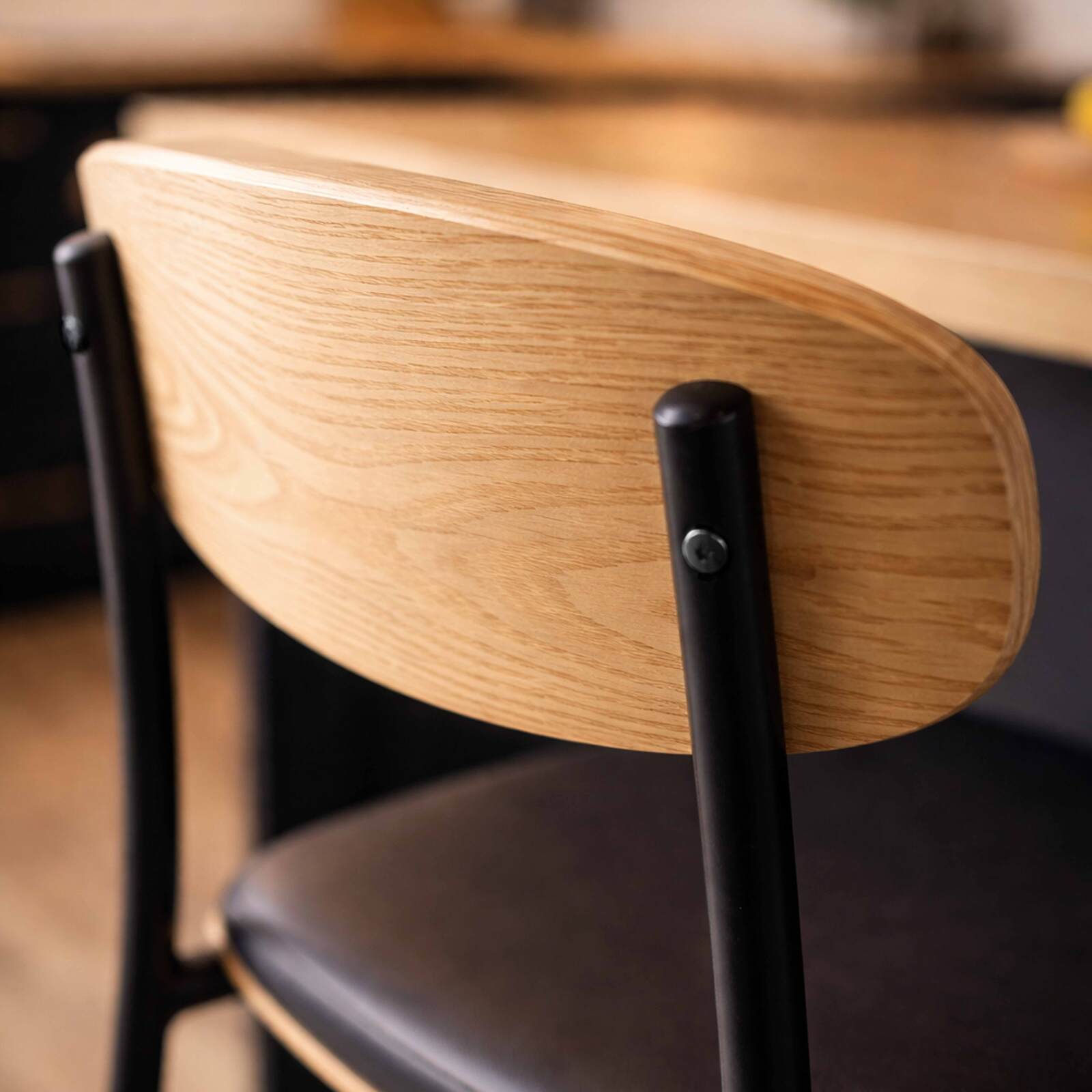 Sedie alte similpelle in legno e metallo - Set di 2