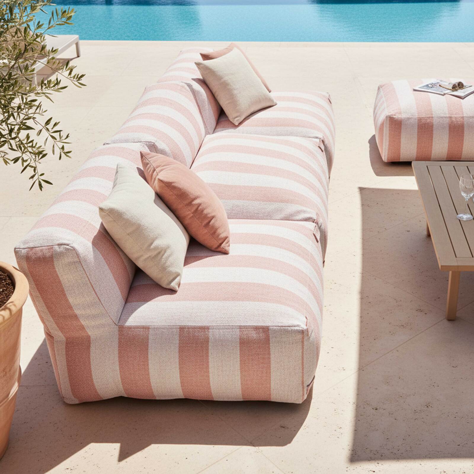 Divano modulare da esterno a righe 4 posti con 3 poltrone e 1 pouf