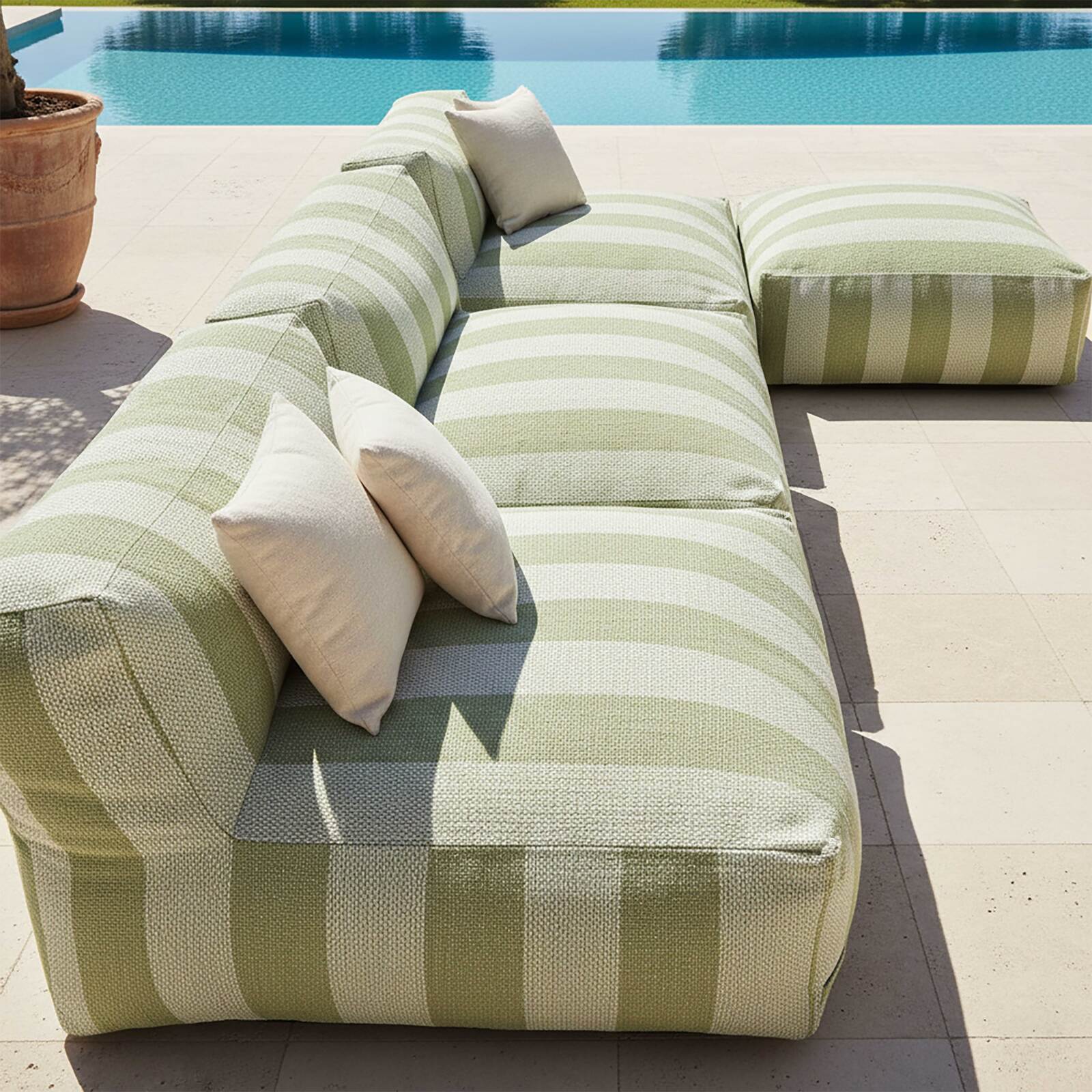 Divano modulare da esterno a righe 4 posti con 3 poltrone e 1 pouf