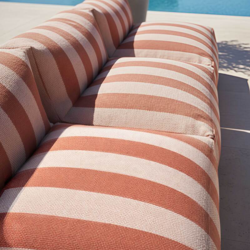 Divano modulare da esterno a righe 4 posti con 3 poltrone e 1 pouf (3/6)