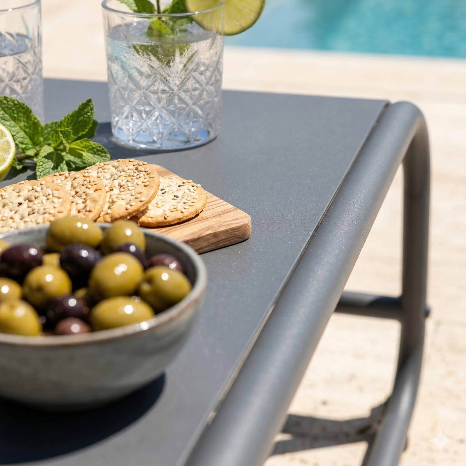 Tavolino piccolo da esterno rettangolare in metallo 85x40x30 cm