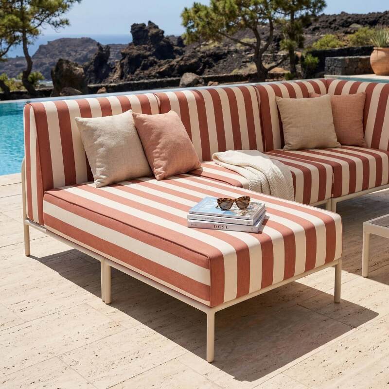 Divano modulare da esterno a righe 4 posti con 1 poltrona, 1 poltrona angolare, 1 chaise longue e 1 pouf (2/6)