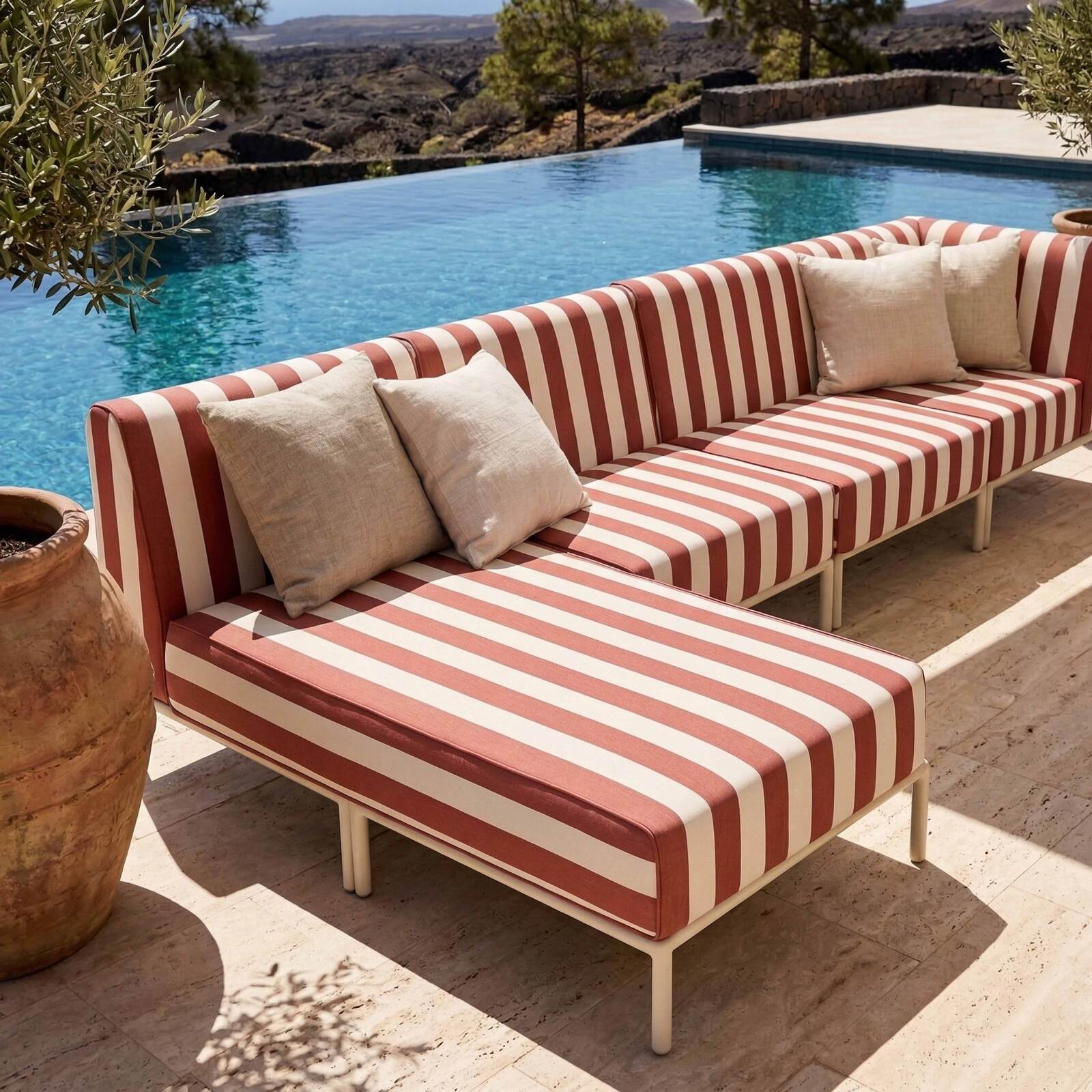 Divano modulare da esterno a righe 5 posti con 2 poltrone, 1 poltrona angolare, 1 chaise longue e 1 pouf