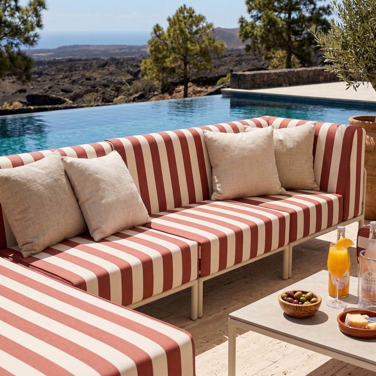 Divano modulare da esterno a righe 5 posti con 2 poltrone, 1 poltrona angolare, 1 chaise longue e 1 pouf