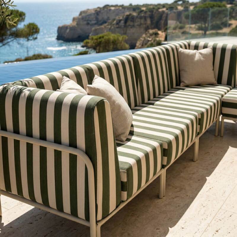 Divano modulare da esterno a righe 5 posti con 2 poltrone, 2 poltrone angolari e 1 pouf (2/8)