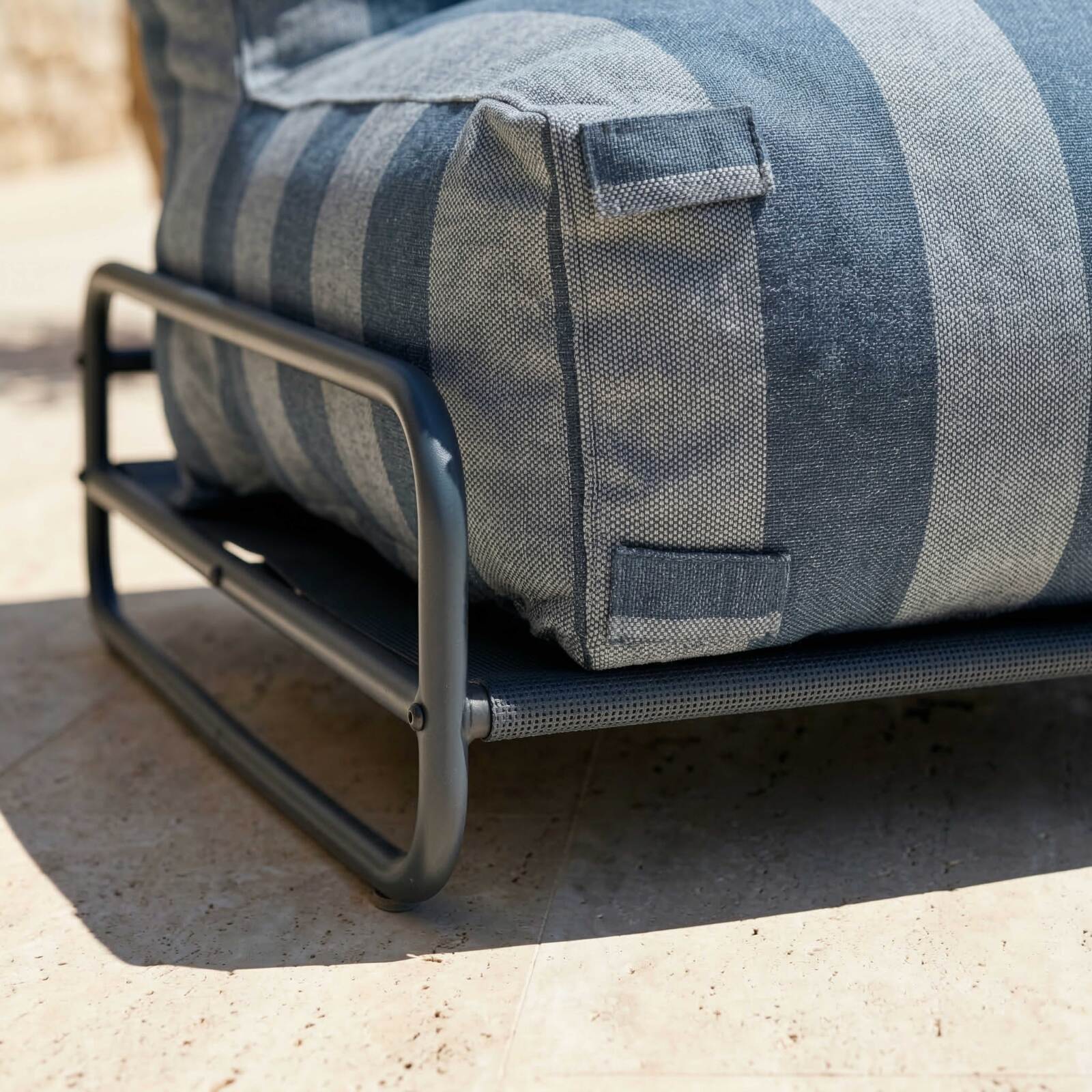 Poltrona a righe per divano modulare da esterno con struttura