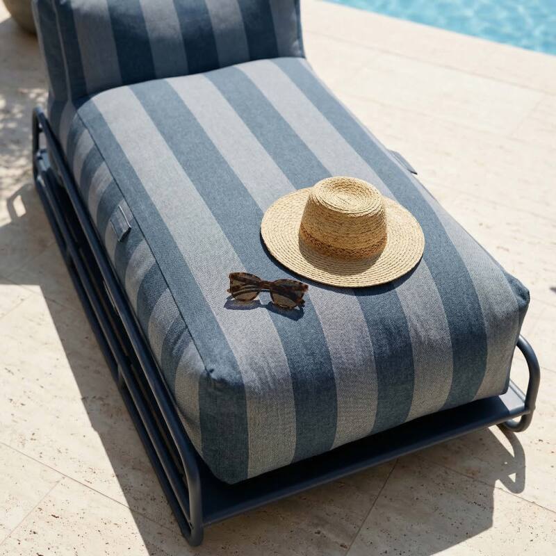 Chaise longue a righe per divano modulare da esterno con struttura (2/6)