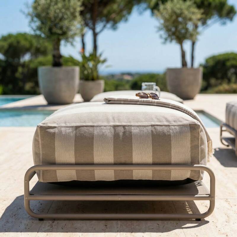 Pouf a righe per divano modulare da esterno con struttura (2/6)