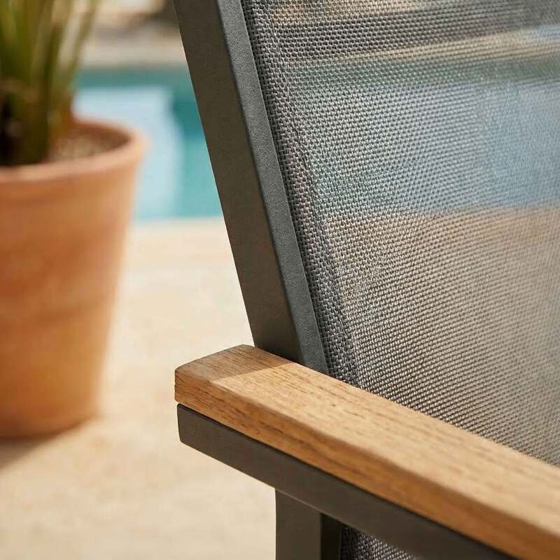 Sedia da giardino in alluminio e textilene con braccioli (2/8)