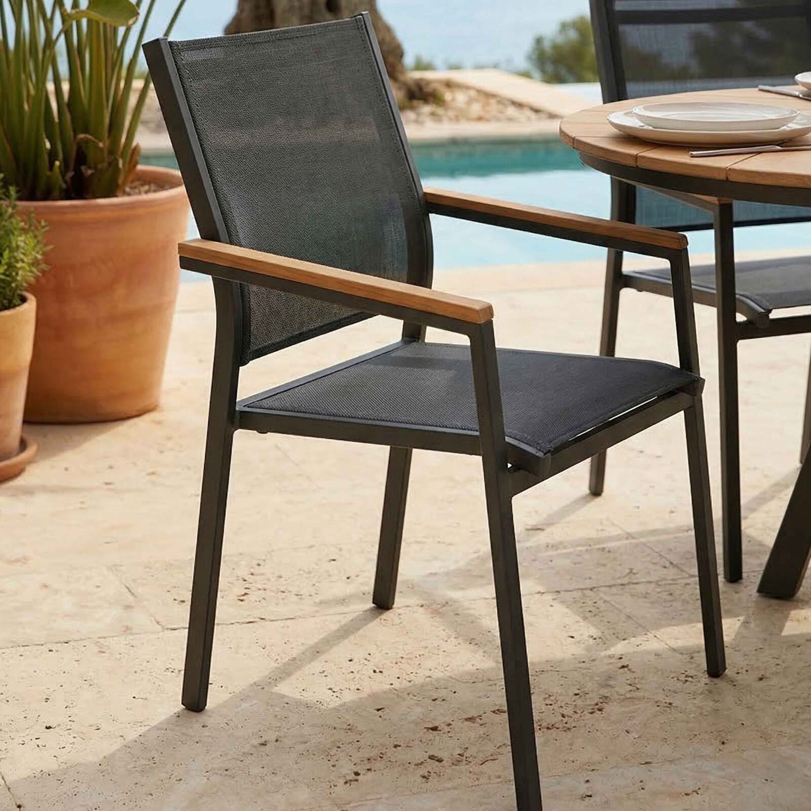 Sedia da giardino in alluminio e textilene con braccioli