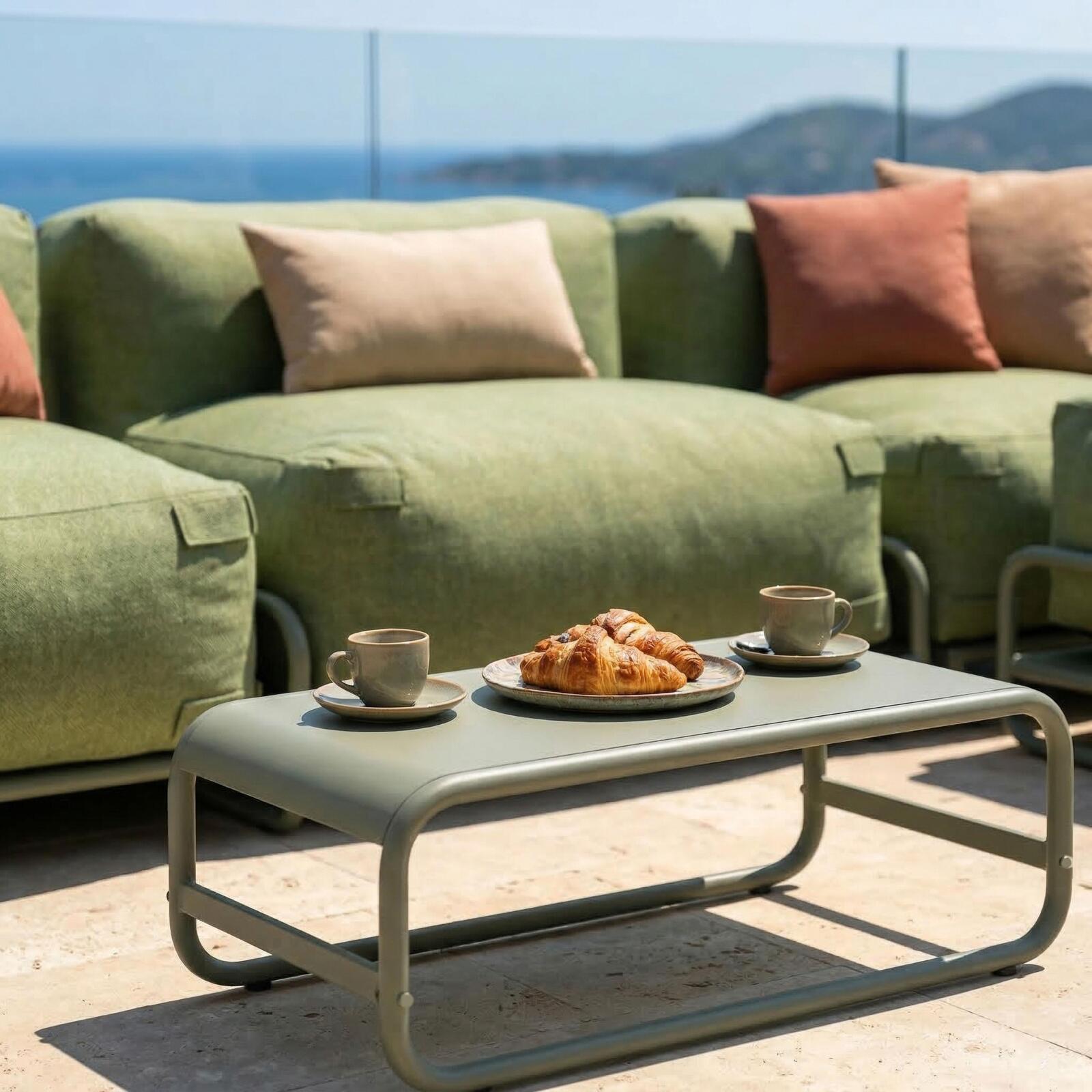 Divano modulare da esterno 4 posti con struttura, 1 poltrona, 2 poltrone angolari, 1 pouf e 1 tavolino piccolo 