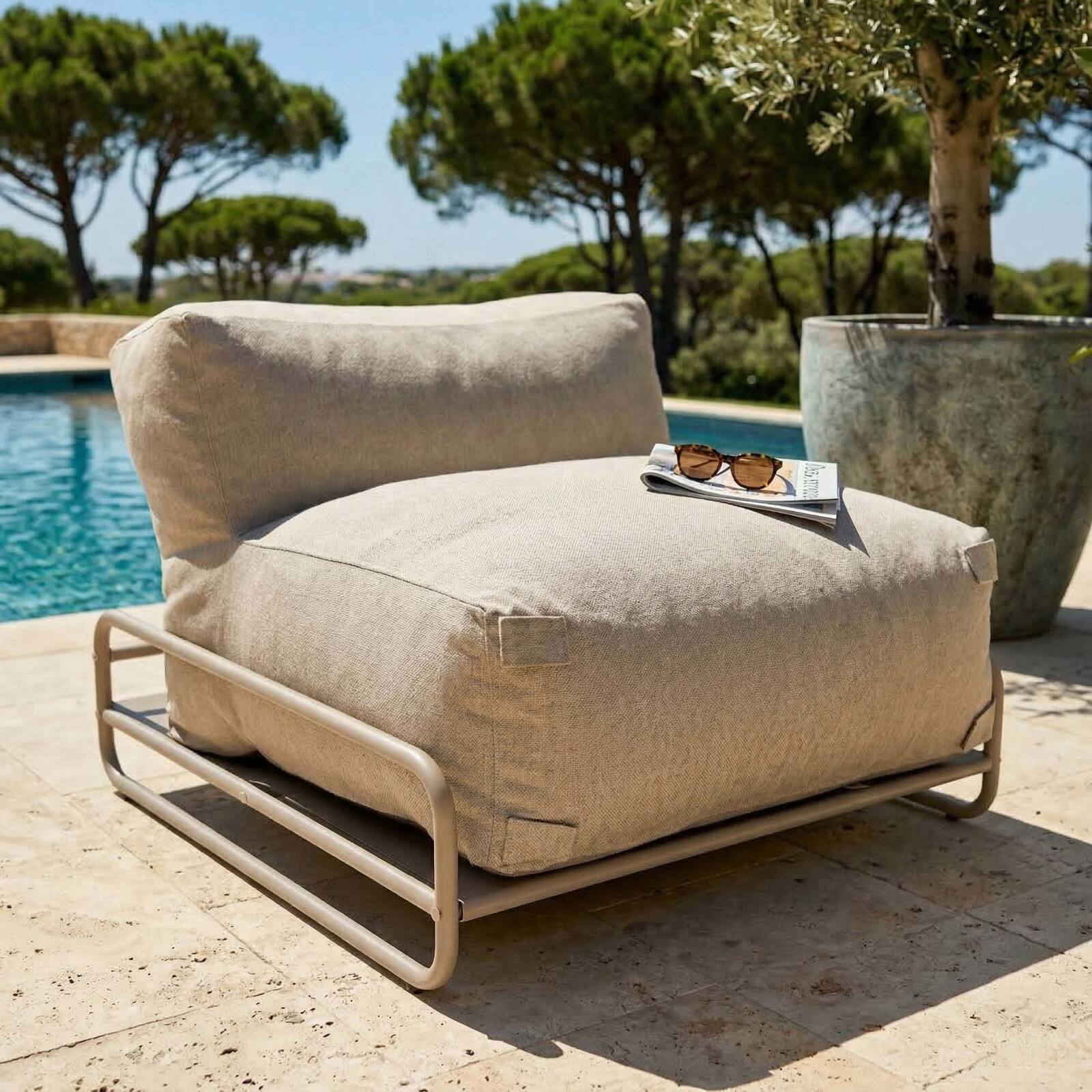 Divano modulare da esterno 4 posti con struttura, 1 poltrona, 2 poltrone angolari, 1 pouf e 1 tavolino piccolo 