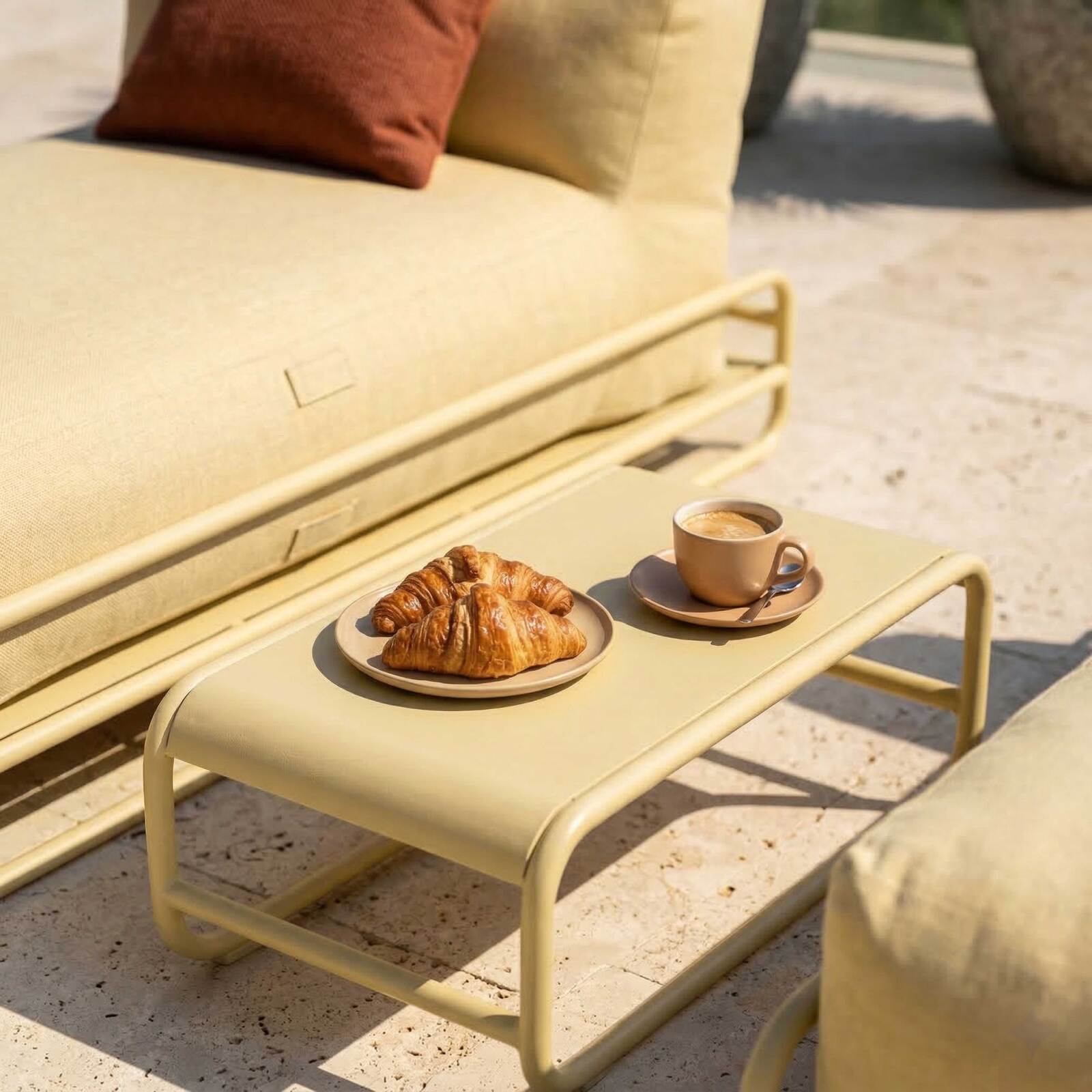 Divano modulare da esterno a 2 posti con struttura, 2 chaise longue e tavolino