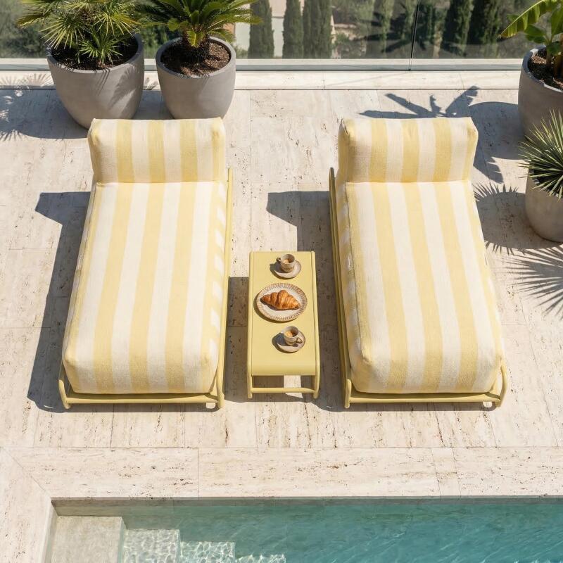 Divano modulare da esterno a 2 posti con struttura, 2 chaise longue a righe e tavolino (2/7)