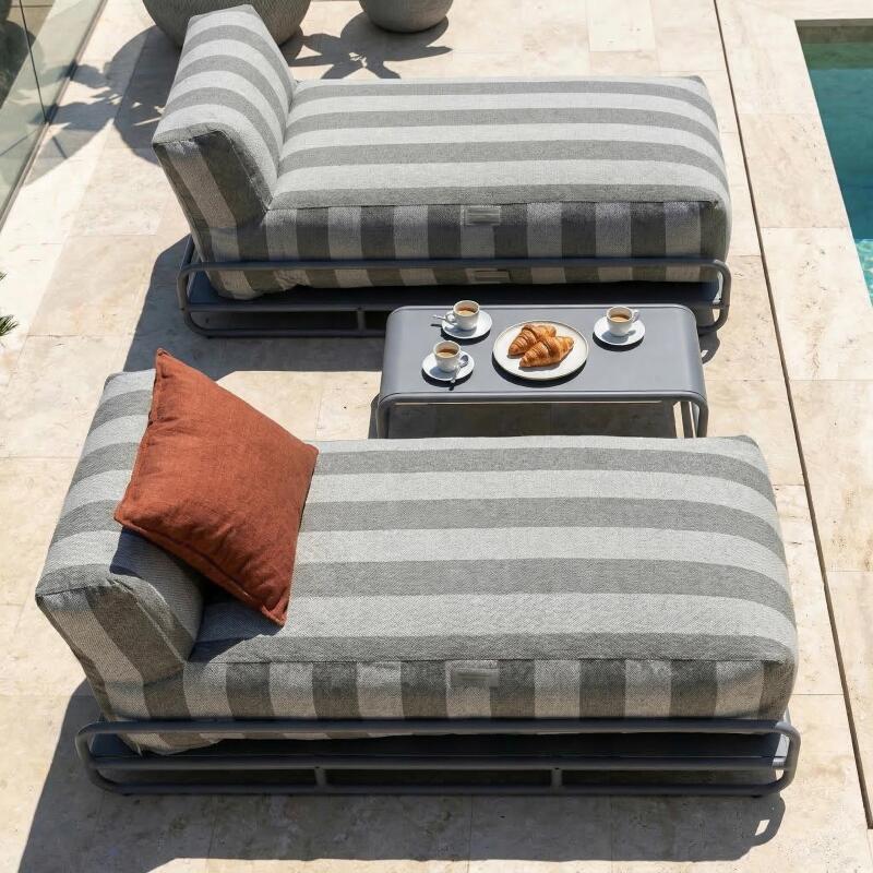Divano modulare da esterno a 2 posti con struttura, 2 chaise longue a righe e tavolino (2/7)