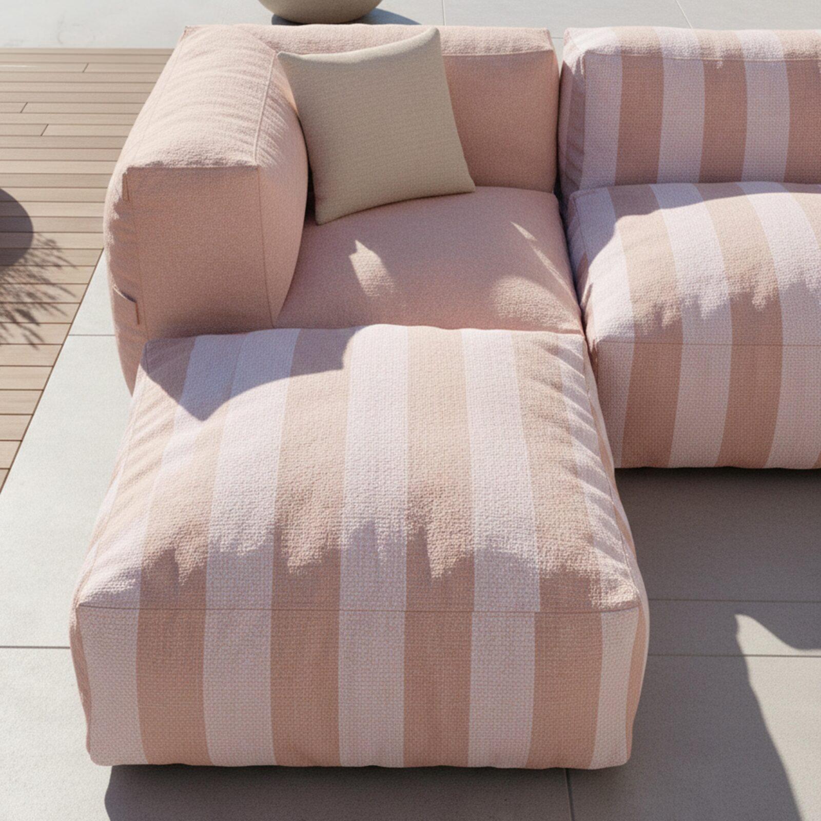 Divano modulare da esterno a righe 4 posti con 1 poltrona, 2 poltrone angolari e 1 pouf