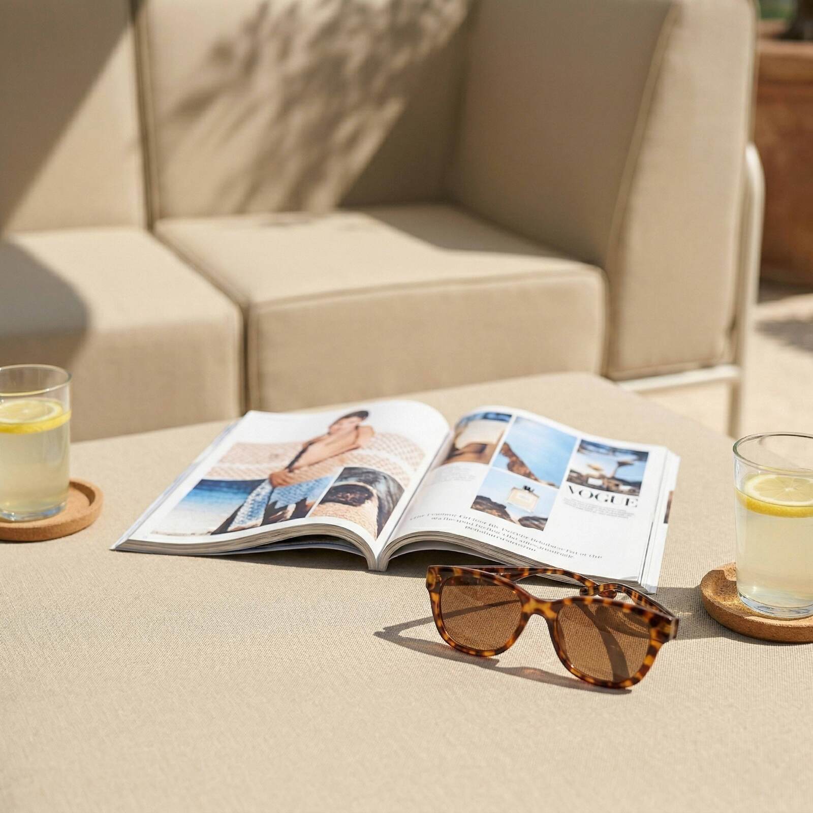 Divano modulare da esterno 4 posti con 1 poltrona, 1 poltrona angolare, 1 chaise longue e 1 pouf