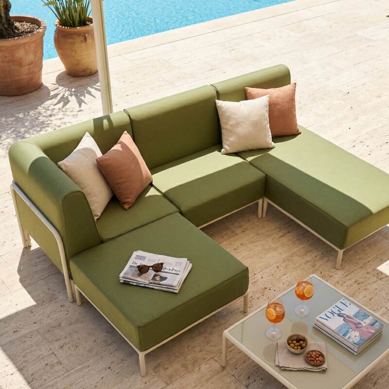 Divano modulare da esterno 4 posti con 1 poltrona, 1 poltrona angolare, 1 chaise longue e 1 pouf (2/7)