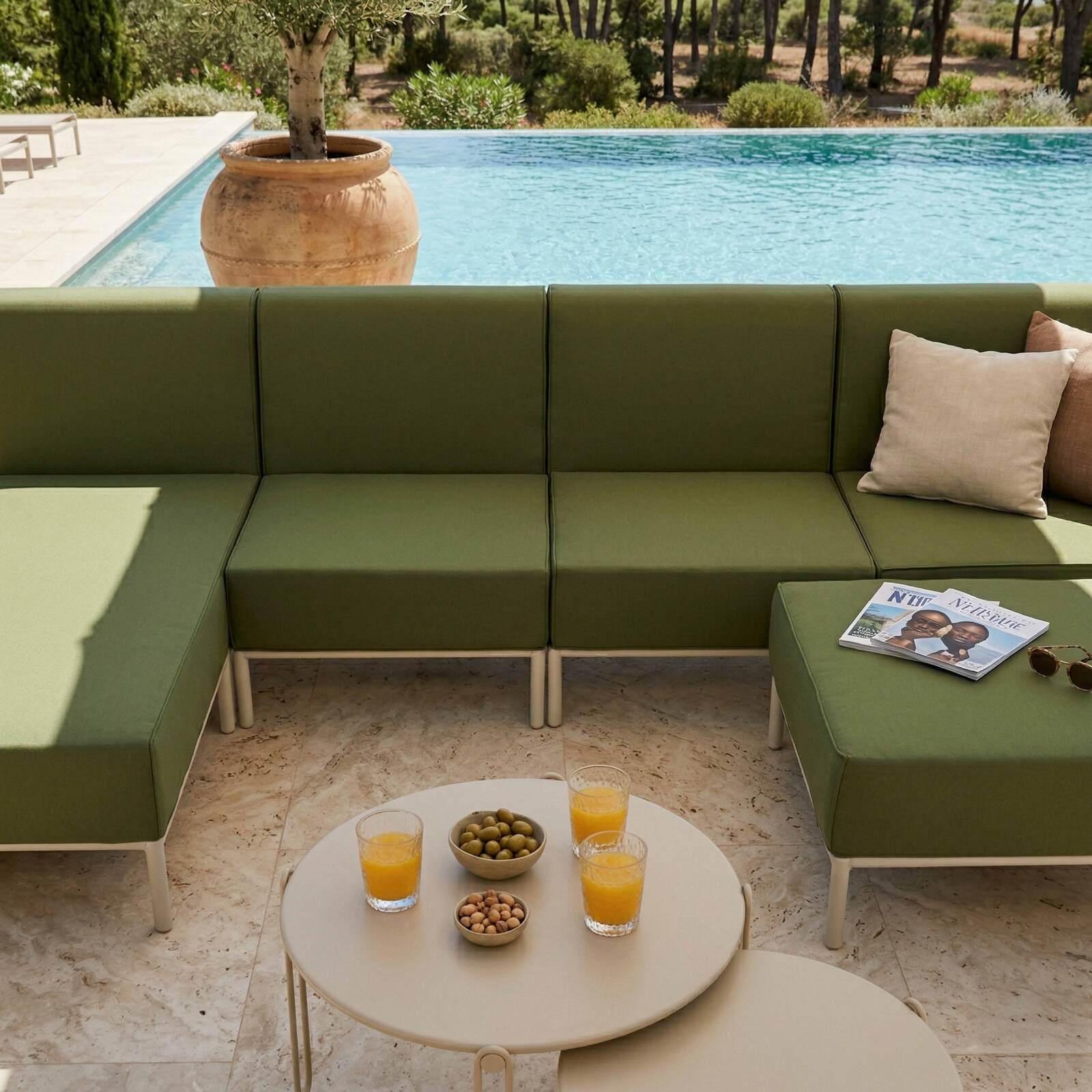 Divano modulare da esterno 5 posti con 2 poltrone, 1 poltrona angolare, 1 chaise longue e 1 pouf