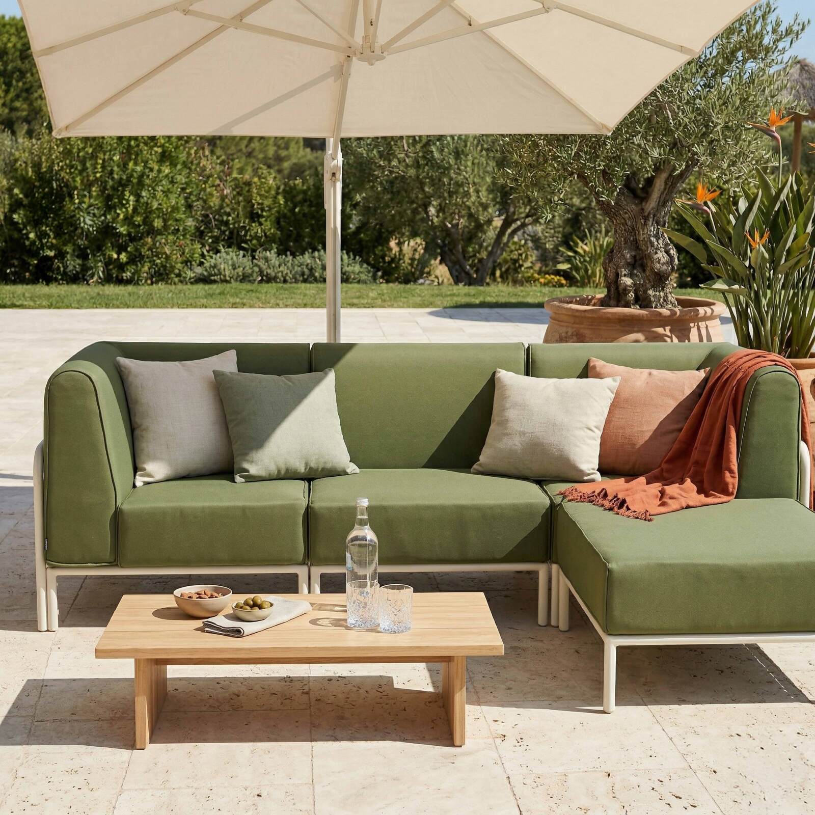 Divano modulare da esterno 4 posti con 1 poltrona, 2 poltrone angolari e 1 pouf