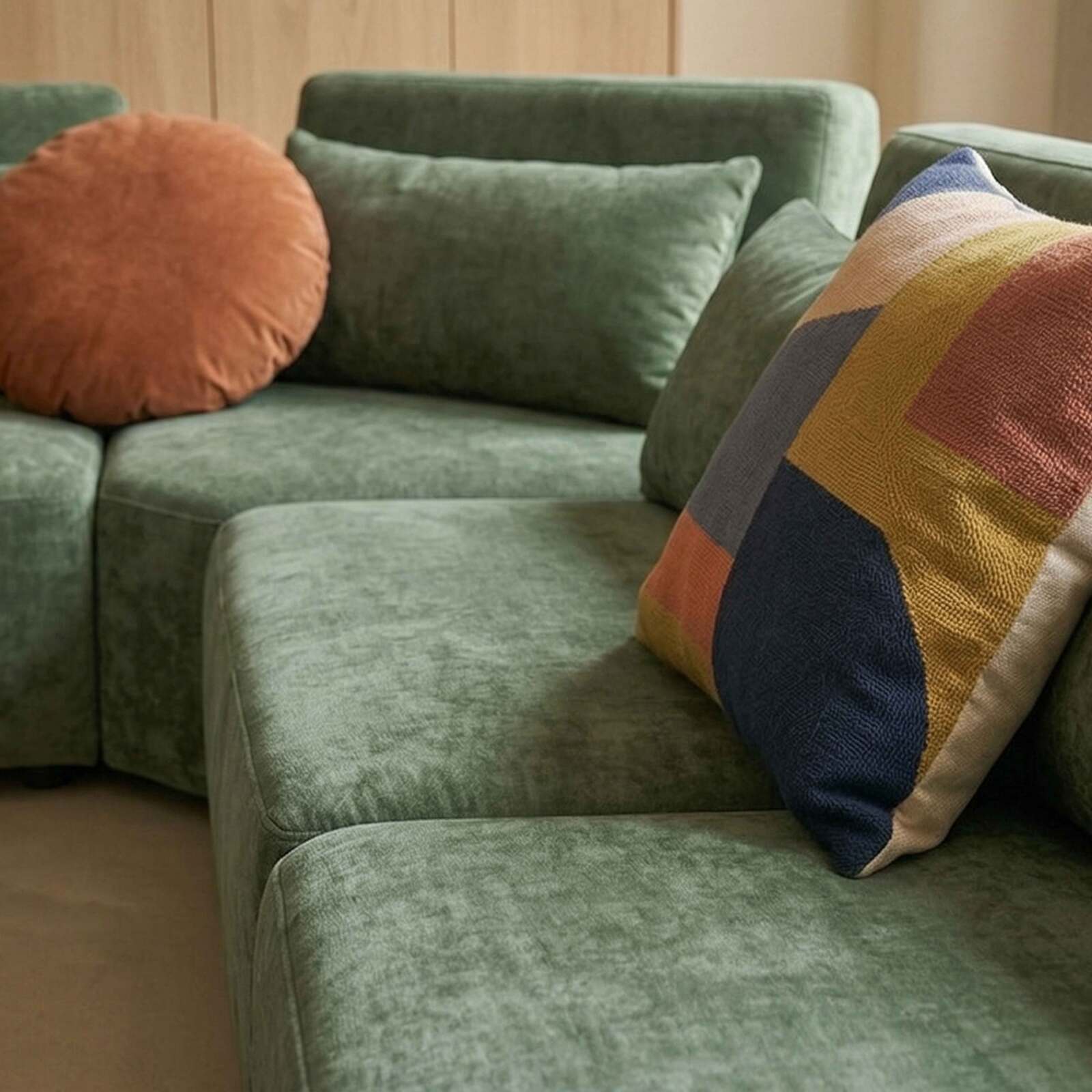 Divano angolare modulare 7 posti in tessuto con cuscini