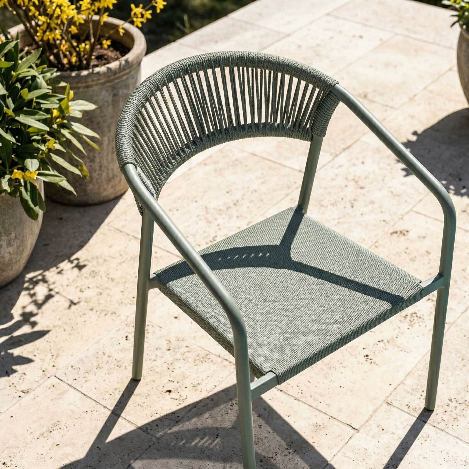 Sedia da giardino in alluminio e rattan sintetico con braccioli