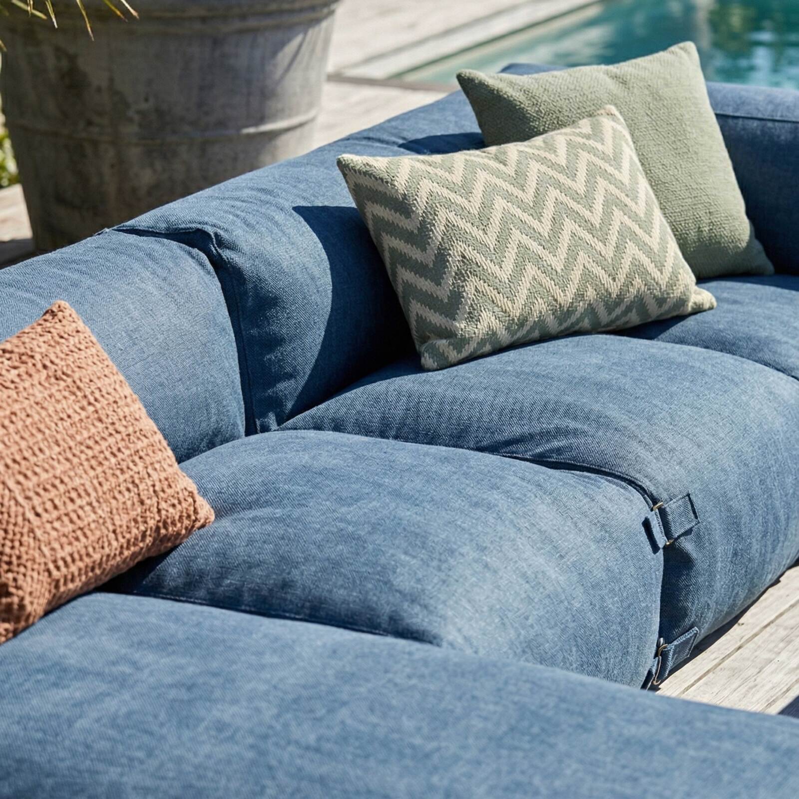 Divano modulare da esterno 4 posti con 2 poltrone, 1 poltrona angolare, 1 chaise longue e 1 pouf