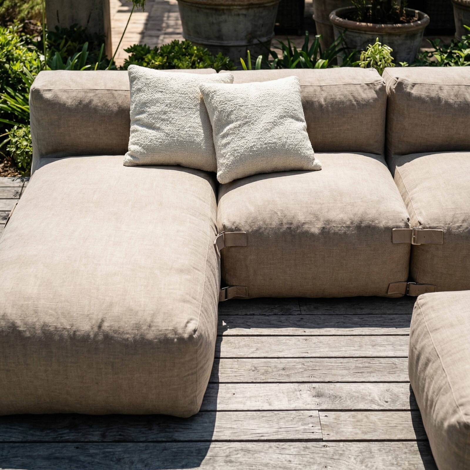 Divano modulare da esterno 4 posti con 2 poltrone, 1 poltrona angolare, 1 chaise longue e 1 pouf