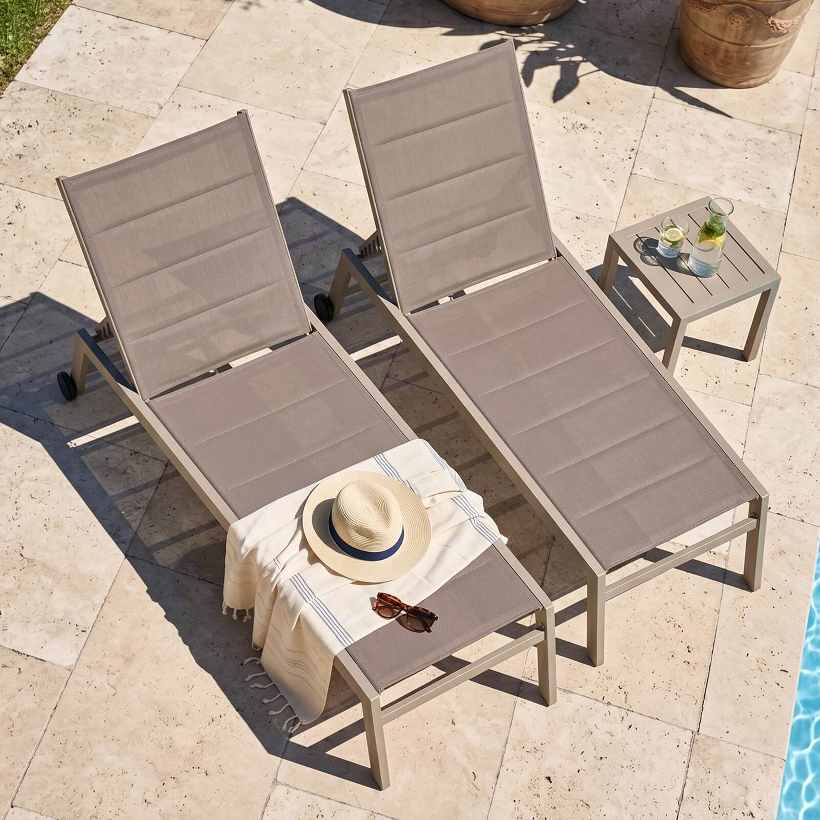 Sdraio da giardino in alluminio e textilene reclinabili in 5 posizioni con ruote - Set di 2