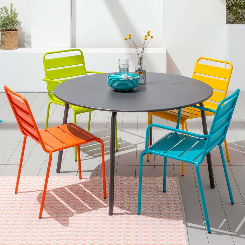 Sedia da giardino con braccioli in metallo
