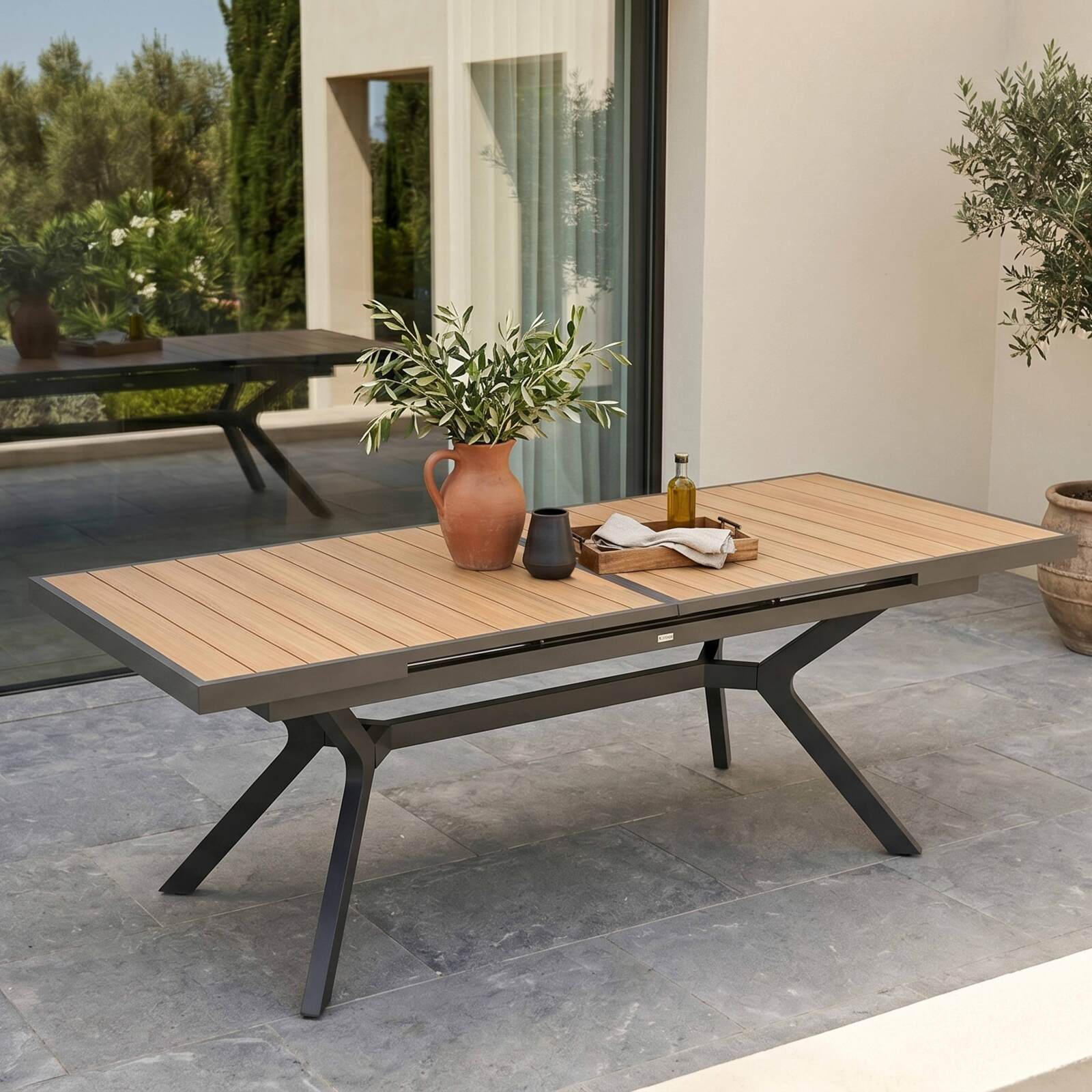 Tavolo da giardino allungabile in alluminio ed effetto legno 8 a 10 persone 187/250x90 cm