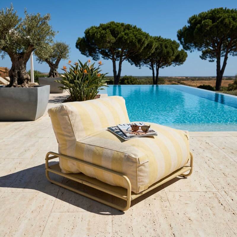 Divano modulare da esterno a righe 4 posti con struttura, 3 poltrone, 1 pouf e tavolino (4/7)
