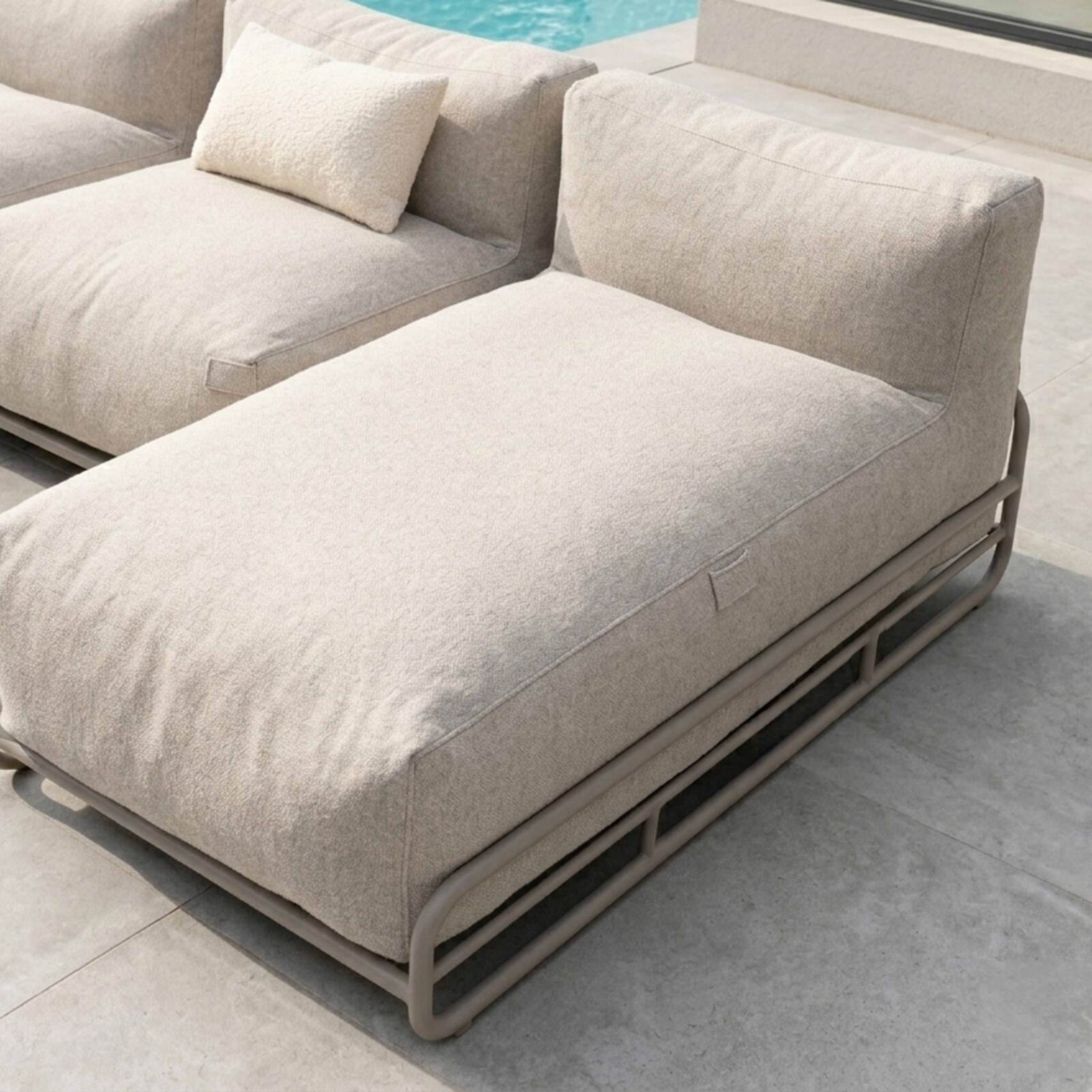 Divano modulare da esterno a 4 posti con struttura, 2 chaise longue, 2 poltrone e tavolino