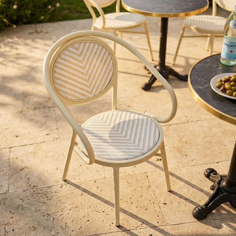 Sedia da giardino bistrot parigino in alluminio e rattan sintetico con braccioli  (2/7)