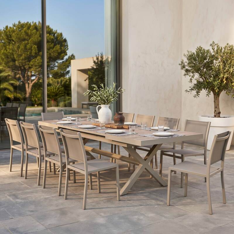 Tavolo da giardino in alluminio e ceramica effetto legno 201x100 cm e 10 sedie impilabili in textilene

