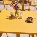 Tavolo da giardino bistrot quadrato inclnabile in metallo con piede incassato 70x70 cm e 2 sedie