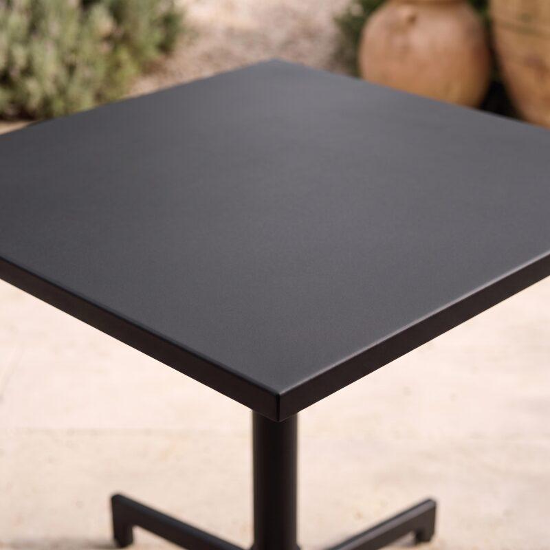 Tavolo da giardino quadrato reclinabile in metallo per 2 a 4 persone con piede ad incasso 70x70 cm (2/7)