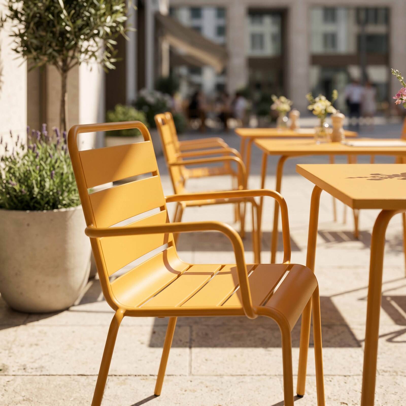 Tavolo da giardino bistrot quadrato in metallo 70x70 cm e 2 sedie con braccioli